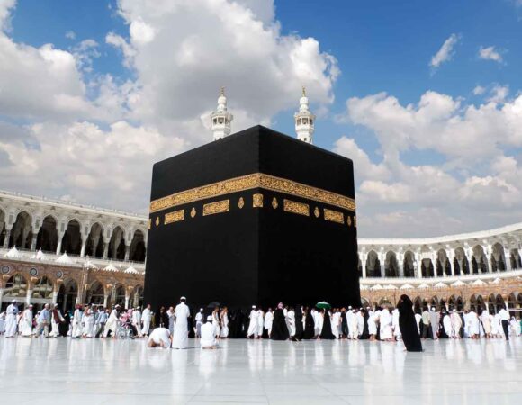 Affordable and Comfortable: Umrah Packages by Bus from Dubai