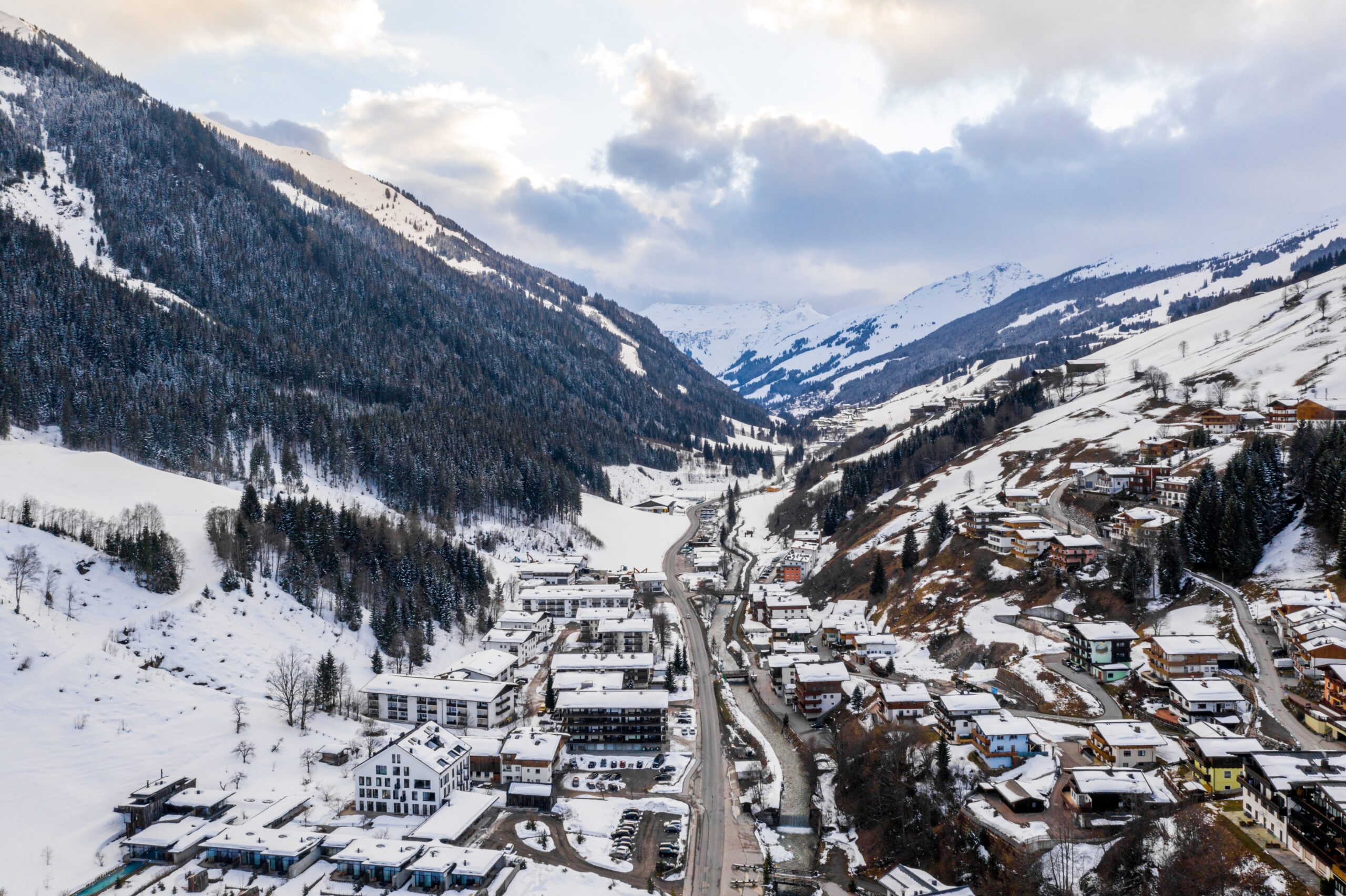 breathtaking shot mountainous landscape covered with snow austria scaled