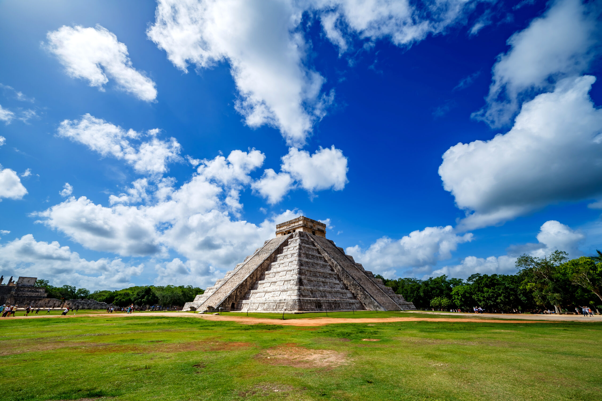 breathtaking view pyramid archaeological site chichen itza yucatan mexico scaled